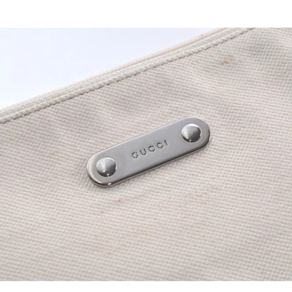 SOLD! Gucci Large Messenger Travel Bag. Cream Canvas. Adjustable Strap. - Picture 5 of 9